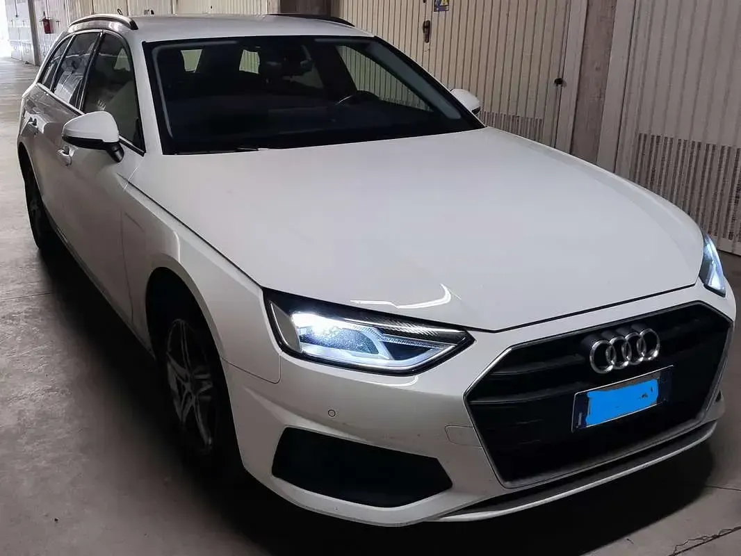 Begagnad Audi A4 Business 136 HK (100 kW) 2022 Vit Kombi