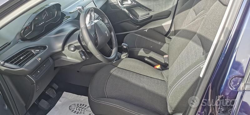Usata Peugeot 208 75 CV (55 kW) 2017 Blu Utilitaria