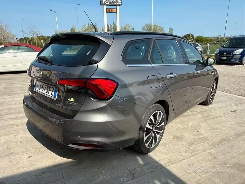 Usata Fiat Tipo Lounge 120 CV (88 kW) 2017 Grigio Station wagon