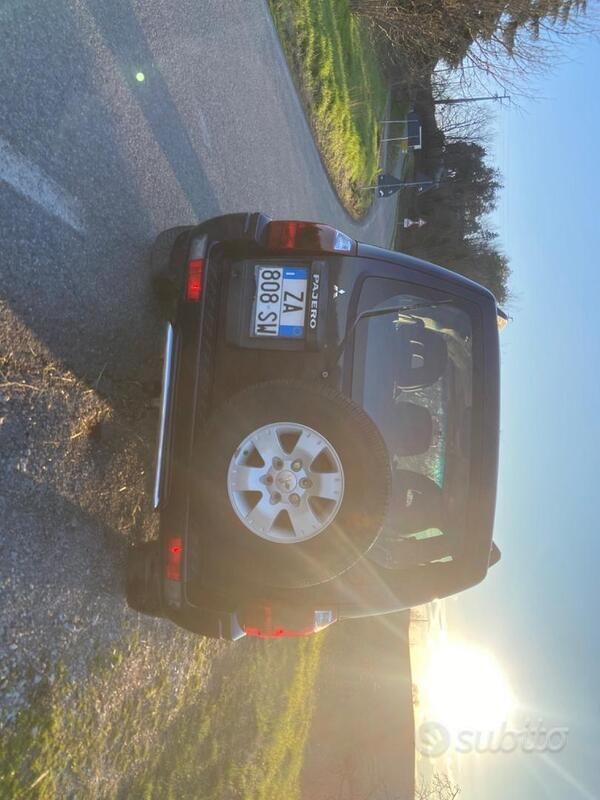 Blu Usata 2005 Mitsubishi Pajero SUV | 7500 € (Cara) - Immagine 1/4