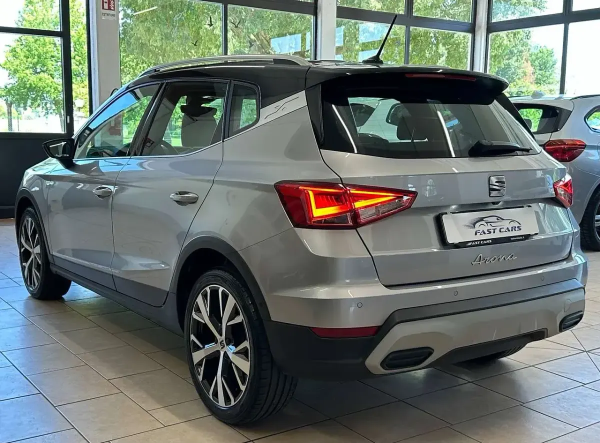 Usata Seat Arona Xperience 95 CV (69 kW) 2023 Argento SUV