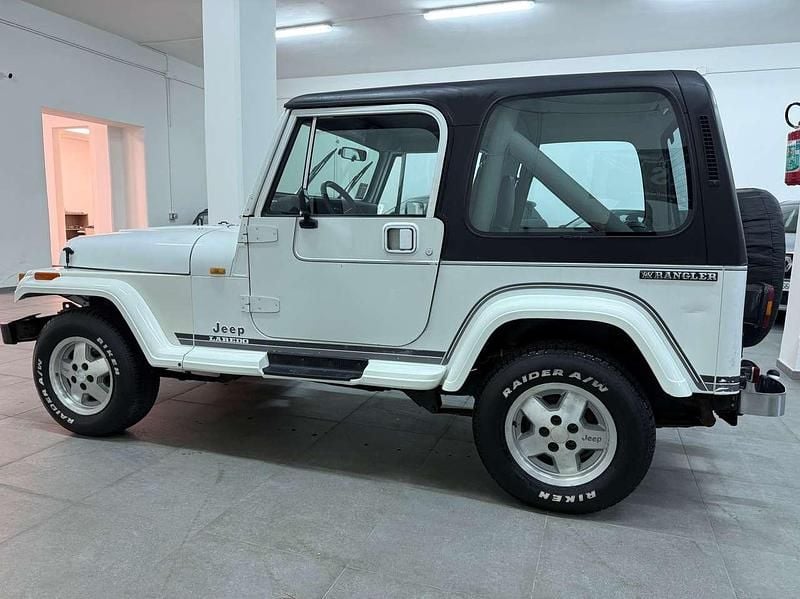 Usata Jeep Wrangler Laredo 103 CV (75 kW) 1991 Bianco SUV