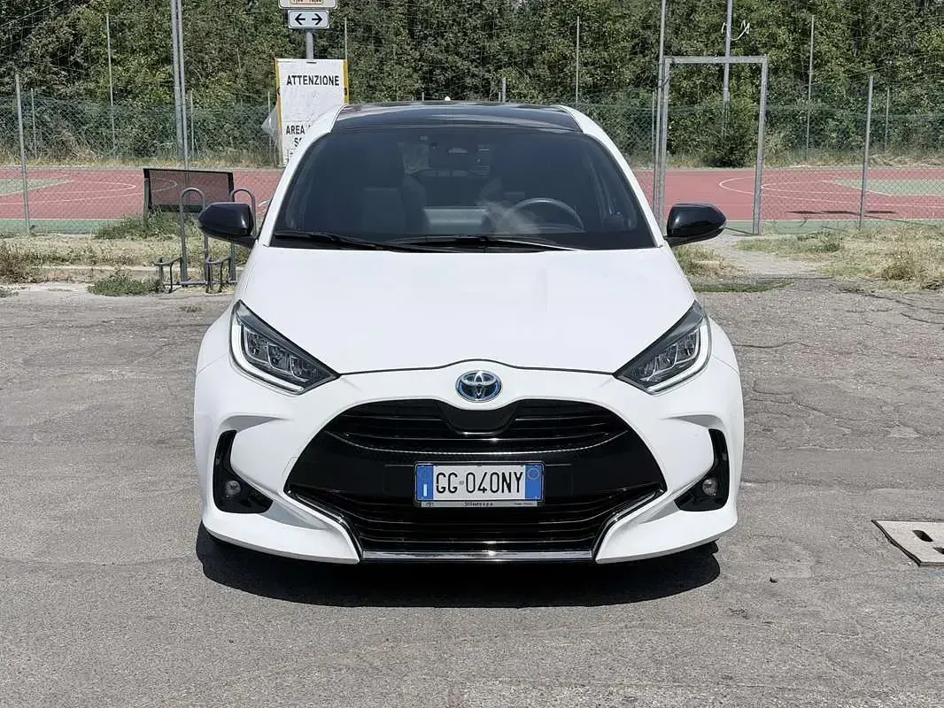 Usata Toyota Yaris Hybrid Lounge 92 CV (67 kW) 2021 Utilitaria