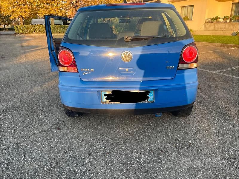 Blu Usata 2007 VW Polo Tre volumi | 2000 € - Immagine 1/4