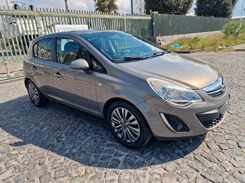 Usata Opel Corsa Edition 85 CV (62 kW) 2013 Grigio Utilitaria