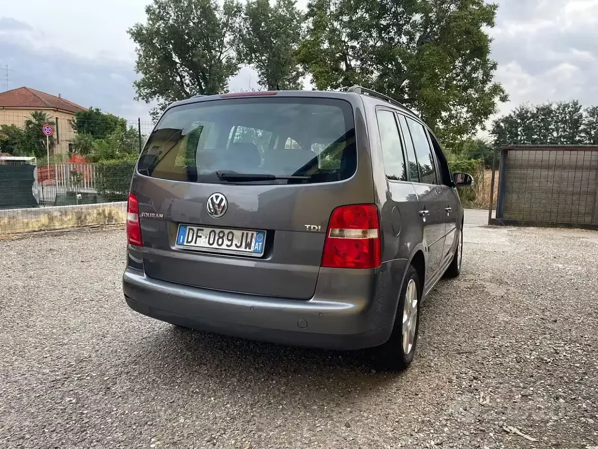 Usata VW Touran Highline 105 CV (77 kW) 2007 Grigio Monovolume