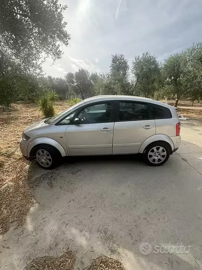 Usata Audi A2 75 CV (55 kW) 2004 Grigio Utilitaria