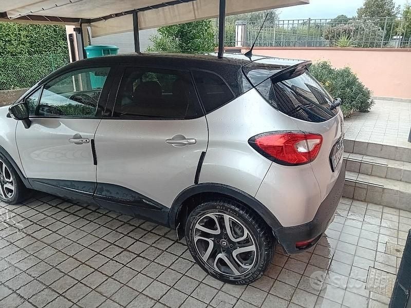 Usata Renault Captur 110 CV (80 kW) 2017 Grigio SUV