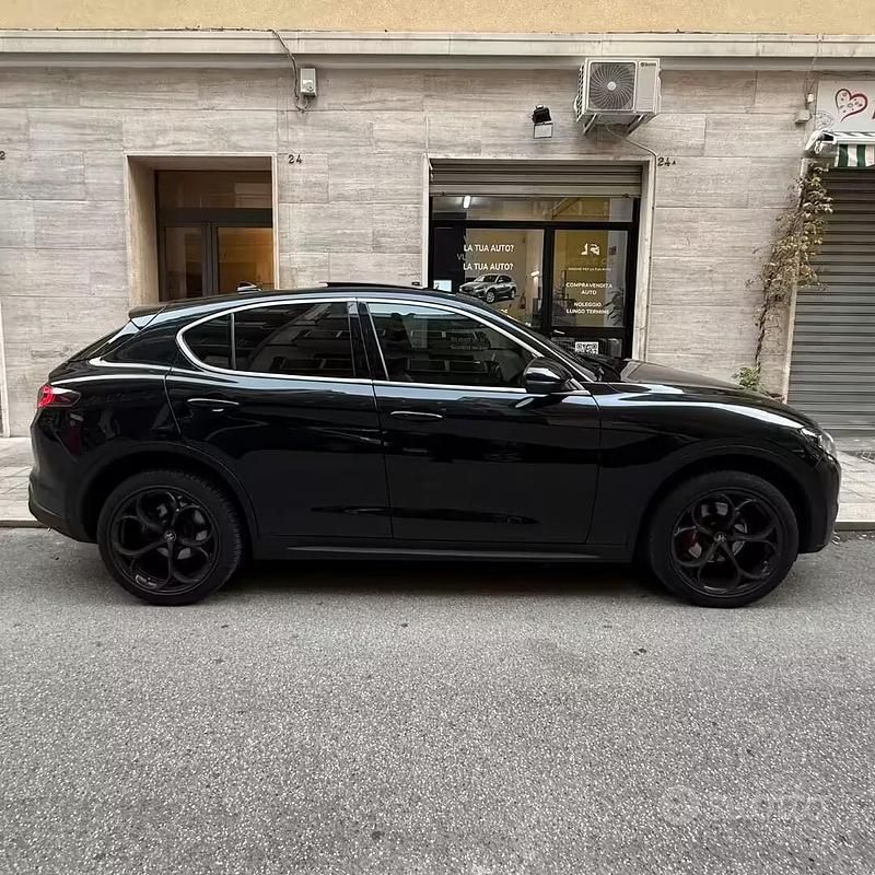 Usata Alfa Romeo Stelvio Competizione 280 CV (205 kW) 2018 Nero SUV