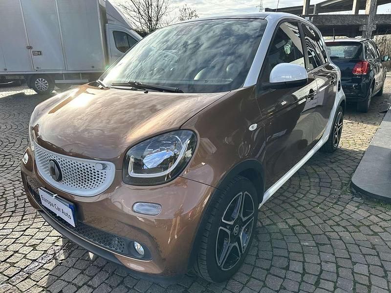 Bianco/marrone met Usata 2016 Smart ForFour Passion Utilitaria | 11.500 € (Buon prezzo) - Immagine 1/4