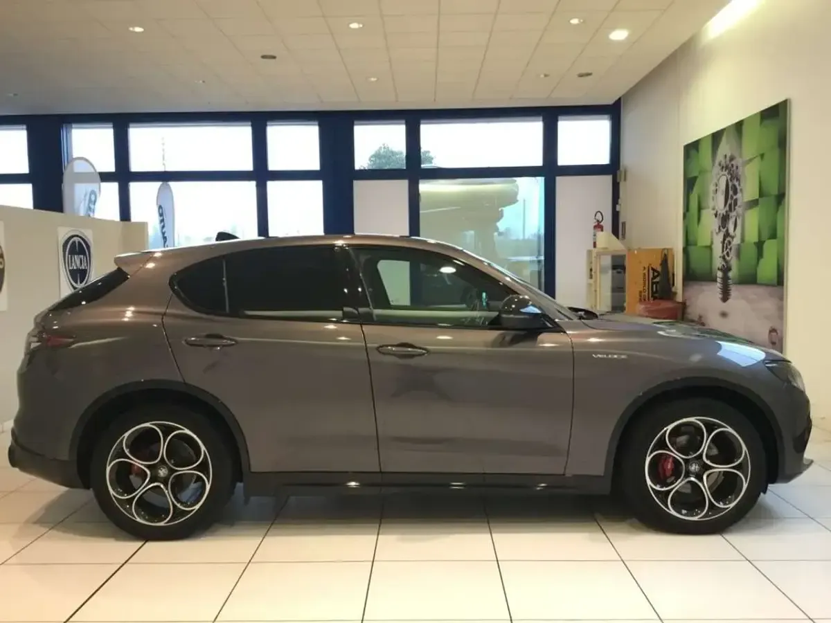 Nuova Alfa Romeo Stelvio Veloce 209 CV (153 kW) 2025 Grigio SUV