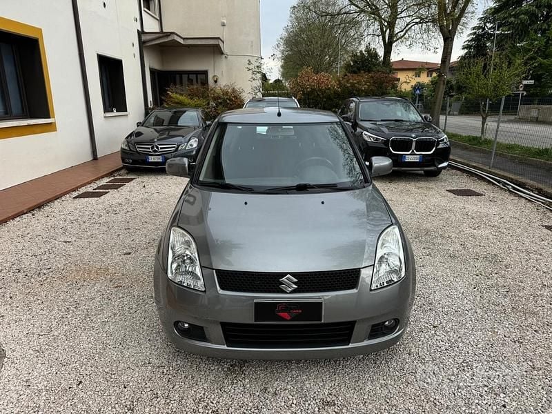 Usata Suzuki Swift GLX 69 CV (50 kW) 2007 Grigio Utilitaria