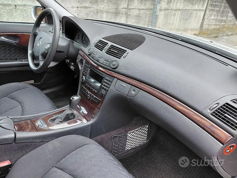 Usata Mercedes E220 2003 Grigio Berlina