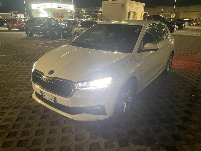 Bianco Usata 2024 Skoda Fabia Selection Due volumi | 15.900 € (Buon prezzo) - Immagine 1/4