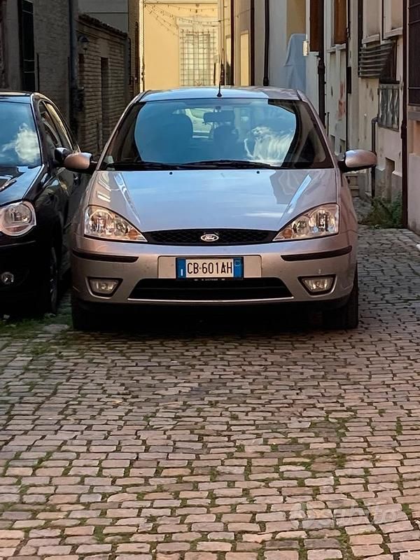 Usata Ford Focus 100 CV (73 kW) 2002 Grigio Berlina
