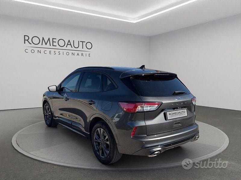 Begagnad Ford Kuga ST-Line 120 HK (88 kW) 2023 Grå SUV