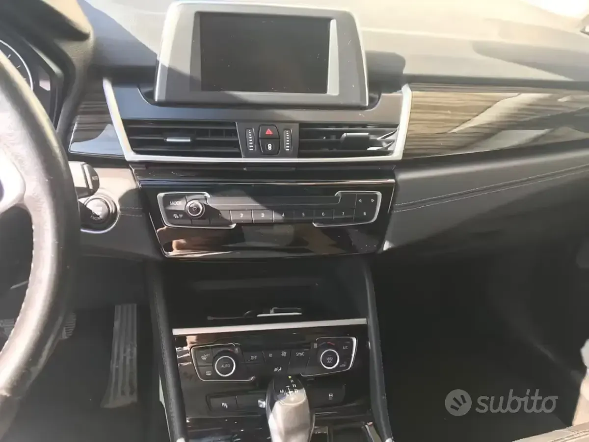 Usata BMW 220 Luxury Line 190 CV (139 kW) 2016 Nero Station wagon