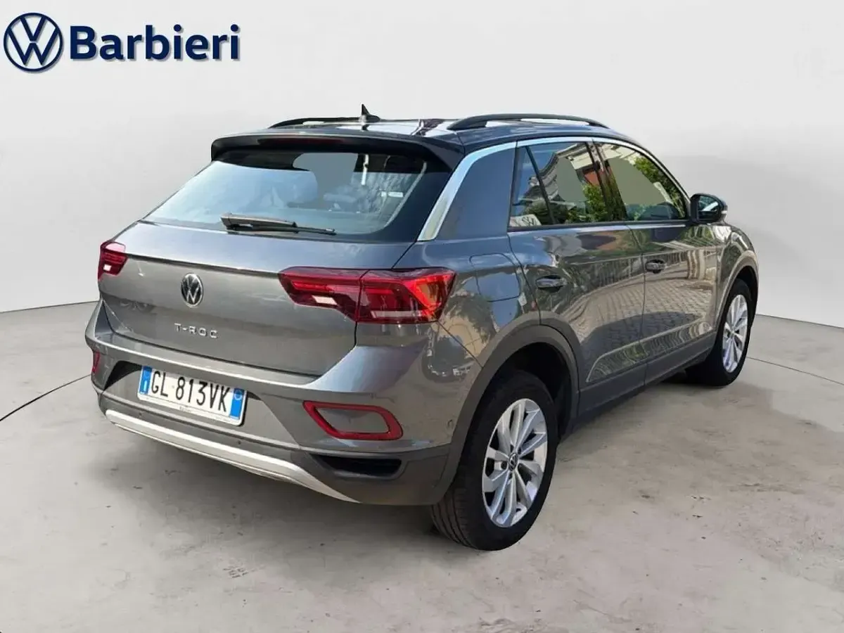Usata VW T-Roc Life 110 CV (80 kW) 2023 Grigio SUV