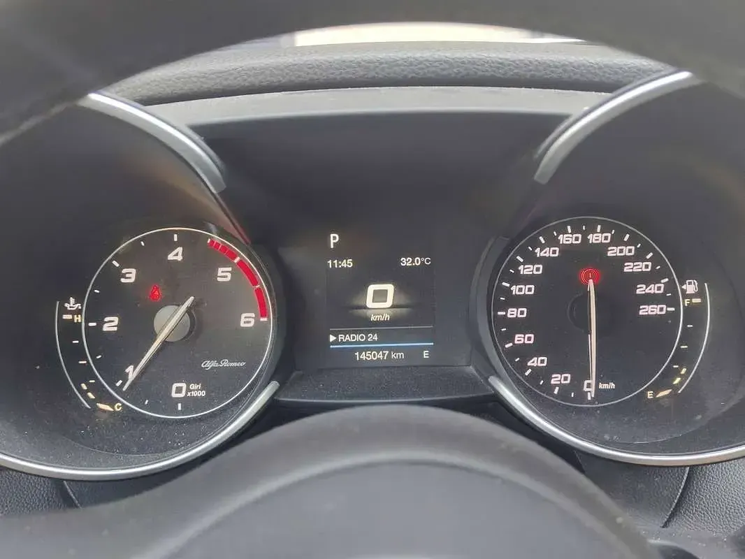 Usata Alfa Romeo Giulia Super 150 CV (110 kW) 2017 Argento Berlina