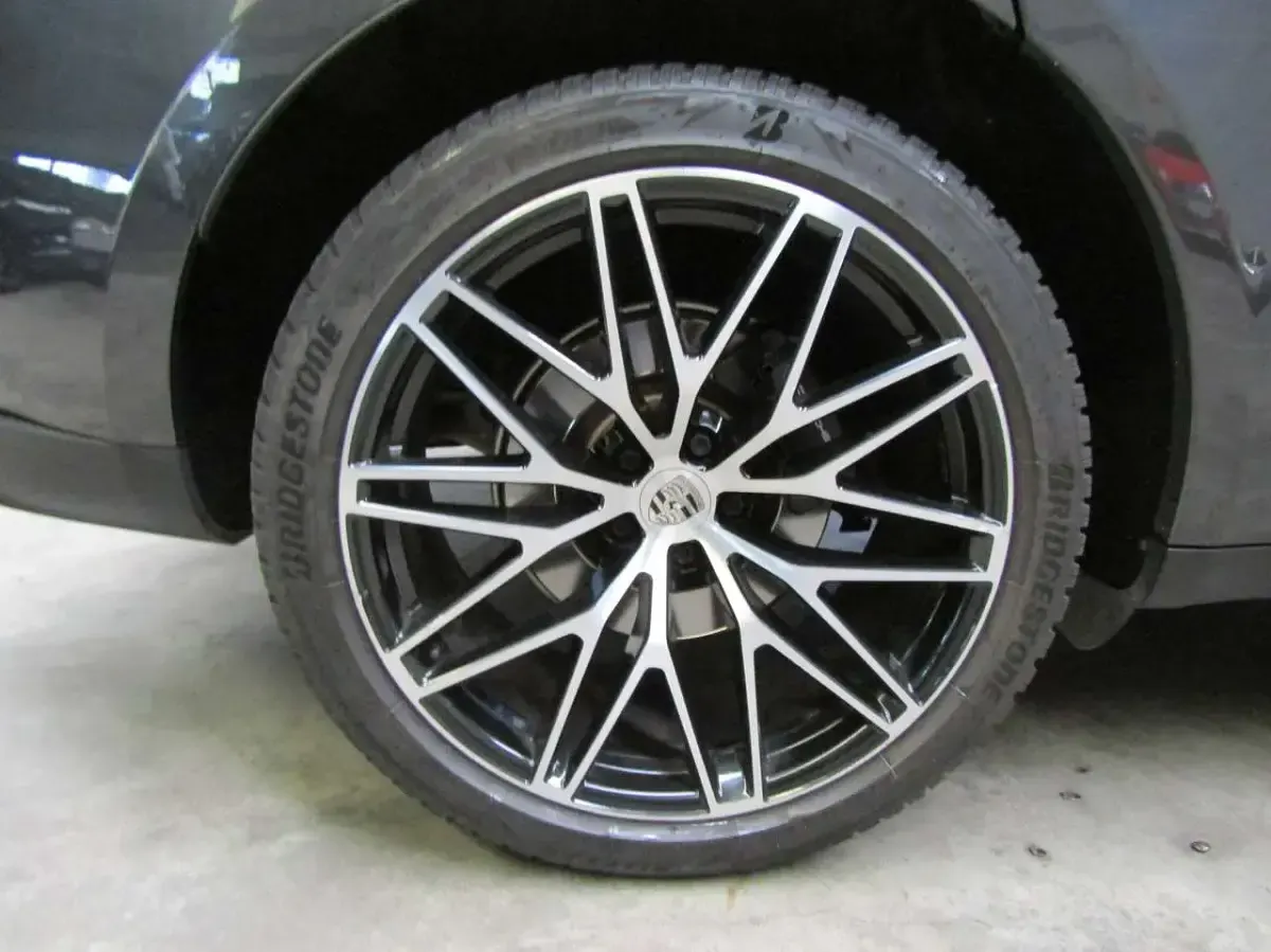 Usata Porsche Macan 265 CV (194 kW) 2023 Grigio vulcano metallizzato SUV