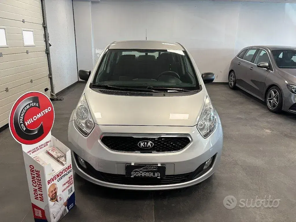 Usata Kia Venga 90 CV (66 kW) 2014 Grigio Utilitaria