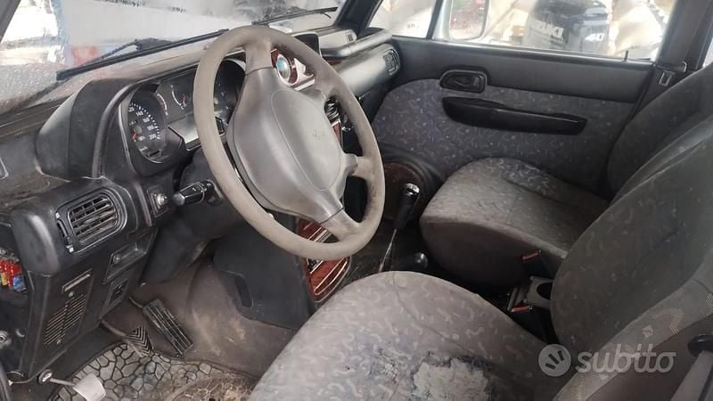 Grigio Usata 2003 Hyundai Galloper SUV | 5500 € (Buon prezzo) - Immagine 1/4