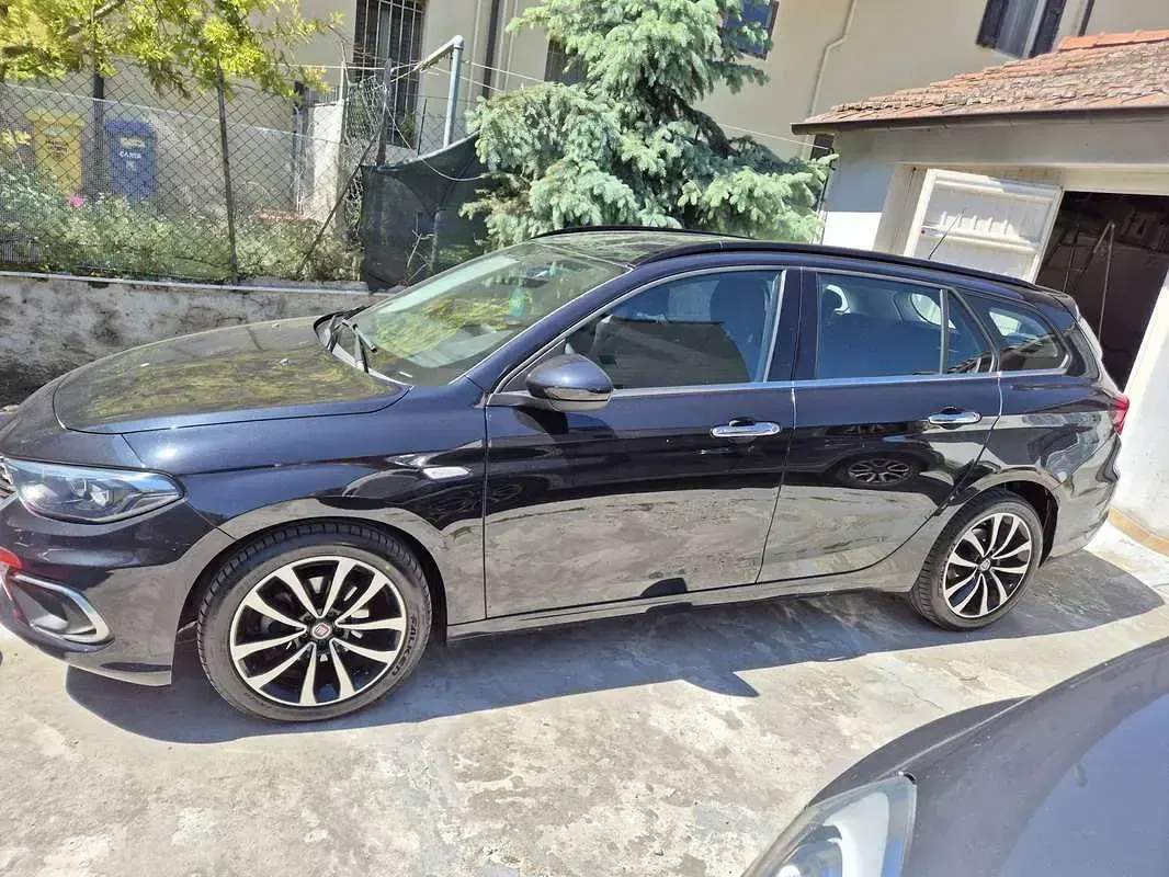 Usata Fiat Tipo 120 CV (88 kW) 2018 Nero Station wagon