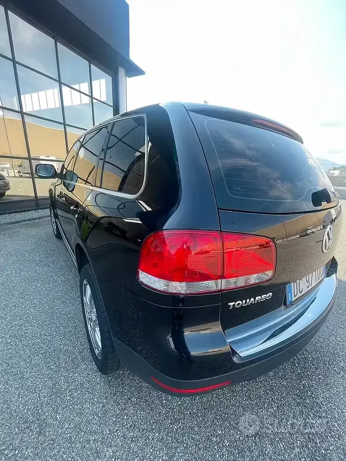 Usata VW Touareg 224 CV (164 kW) 2006 Nero SUV