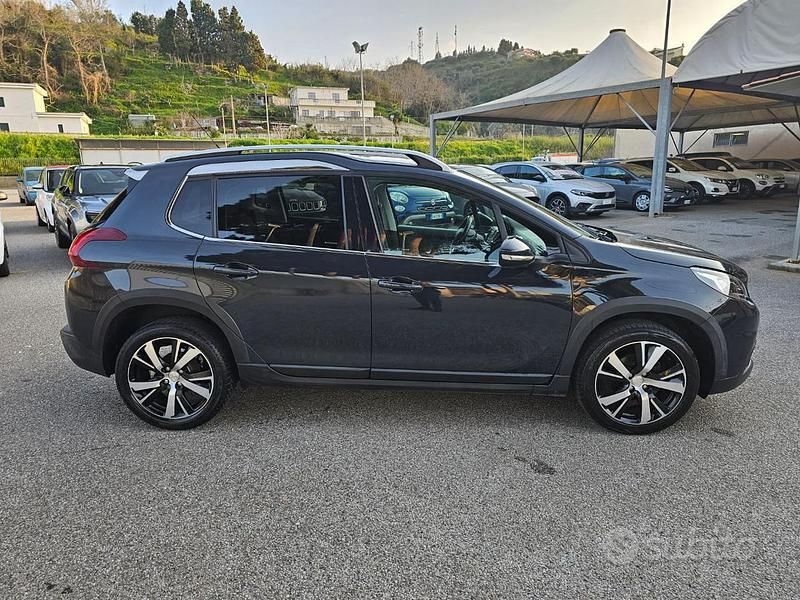 Usata Peugeot 2008 Allure 102 CV (75 kW) 2019 Blu SUV