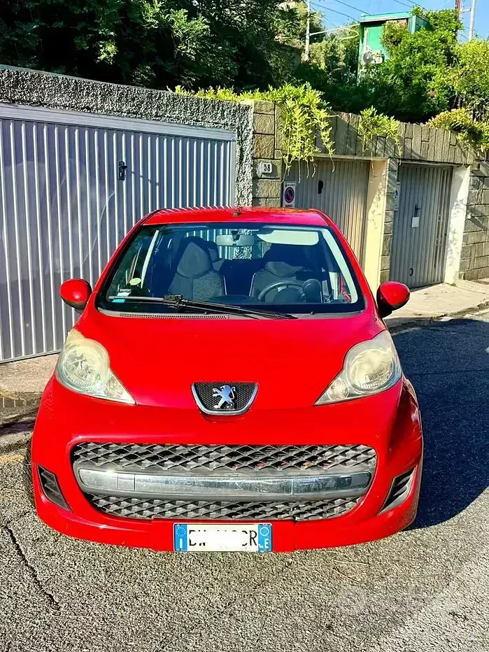 Usata Peugeot 107 68 CV (50 kW) 2009 Rosso Utilitaria