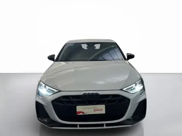 Usata Audi A3 S-Line 150 CV (110 kW) 2025 Bianco ghiacciaio metallizzato Berlina