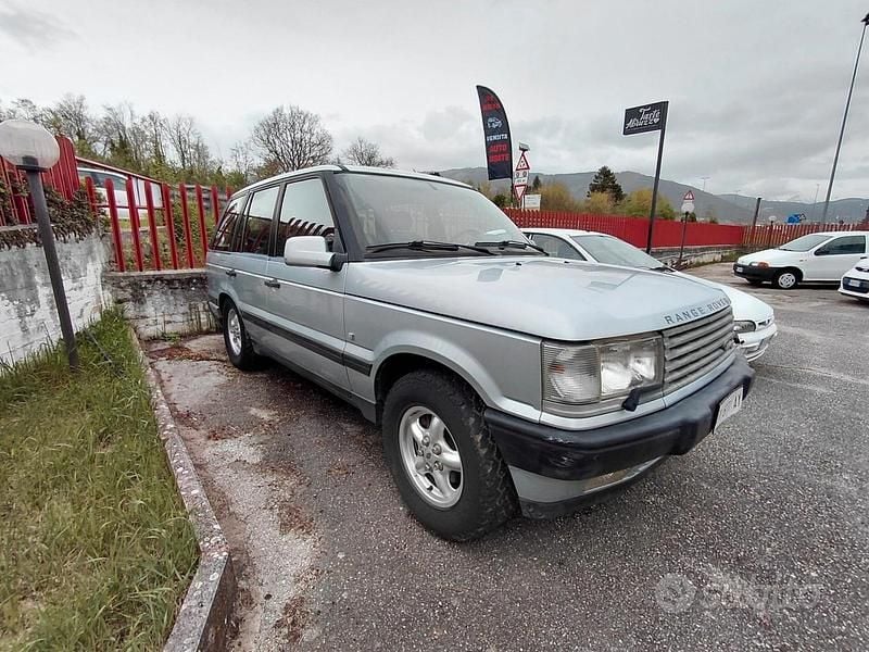 Usata Land Rover Range Rover 136 CV (100 kW) 1998 Grigio SUV