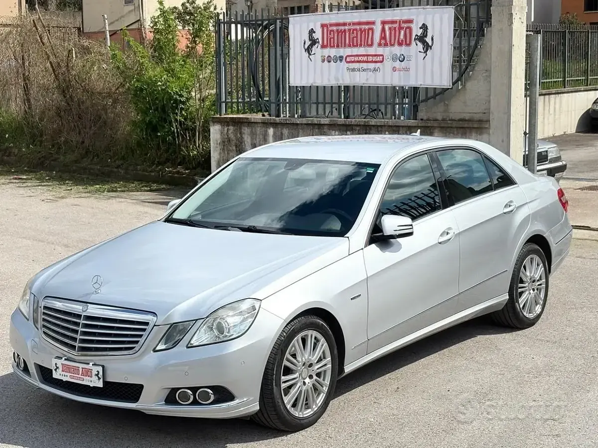 Usata Mercedes E250 Elegance 204 CV (150 kW) 2010 Grigio Berlina