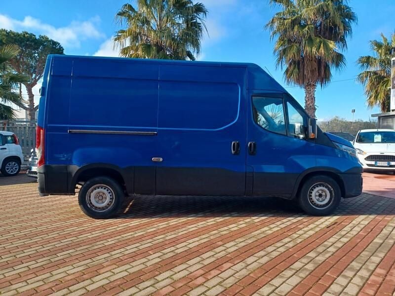 Usata Iveco Daily 126 CV (92 kW) 2015 Blu