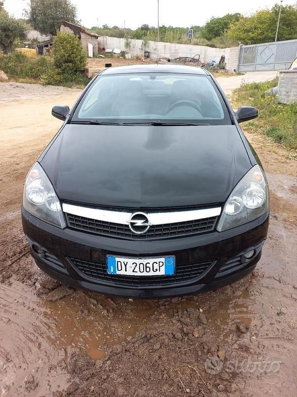 Usata Opel Astra GTC Cosmo 120 CV (88 kW) 2009 Nero Coupé