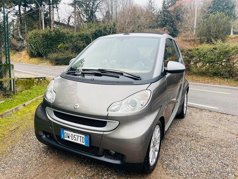 Grigio Usata 2009 Smart ForTwo Cabrio Cabrio | 2990 € (Super prezzo) - Immagine 1/4