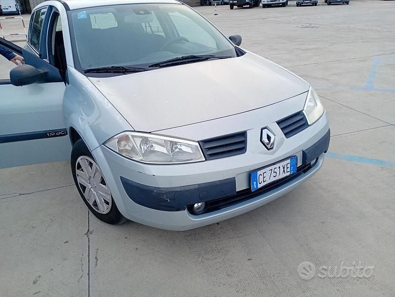 Grigio Usata 2003 Renault Mégane II Tre volumi | 1000 € (Buon prezzo) - Immagine 1/4