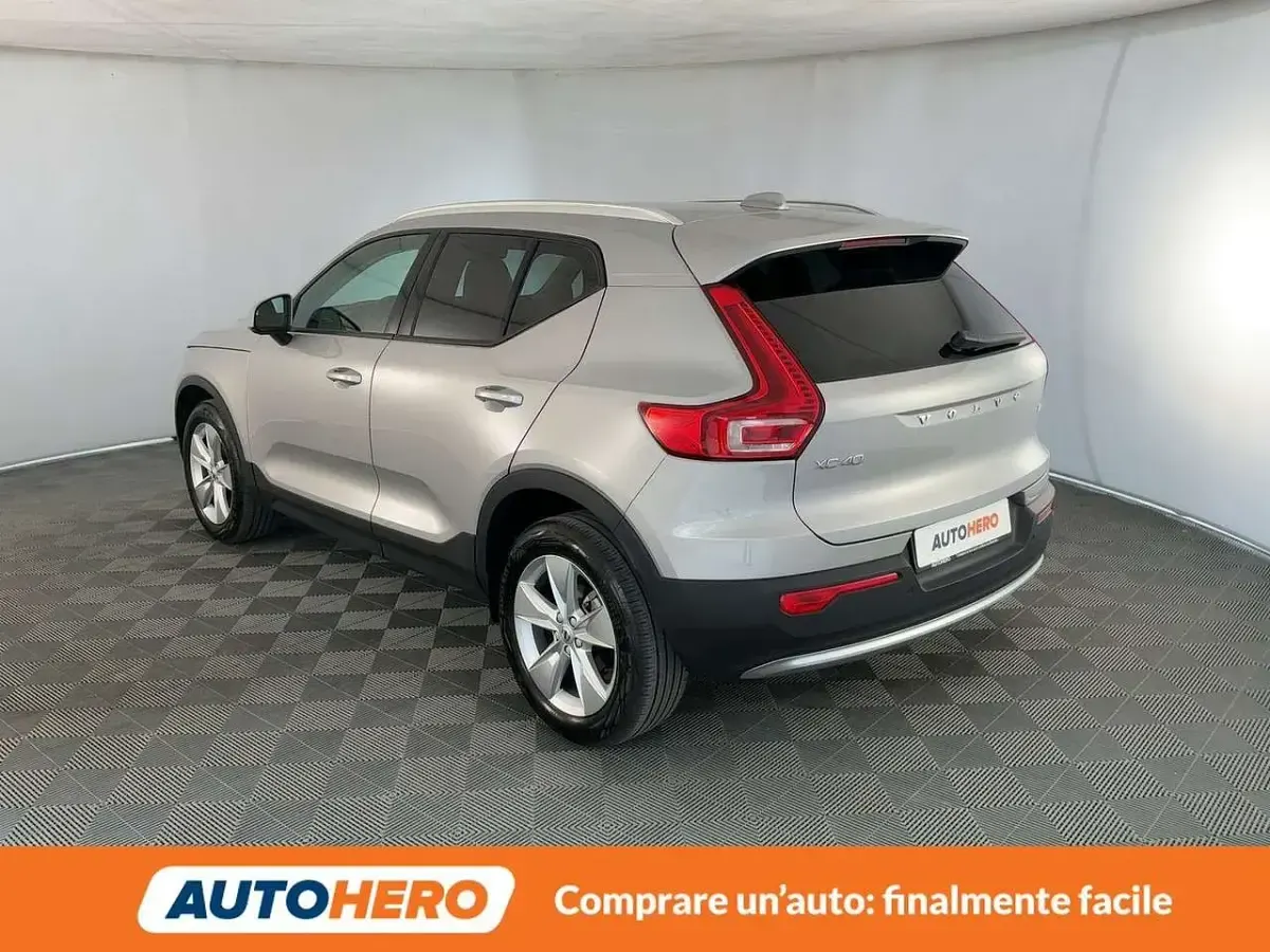 Usata Volvo XC40 Core 129 CV (94 kW) 2024 Argento SUV