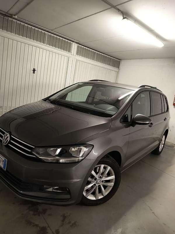 Usata 2016 VW Touran Comfortline Monovolume | 16.900 € (Cara) - Immagine 1/4