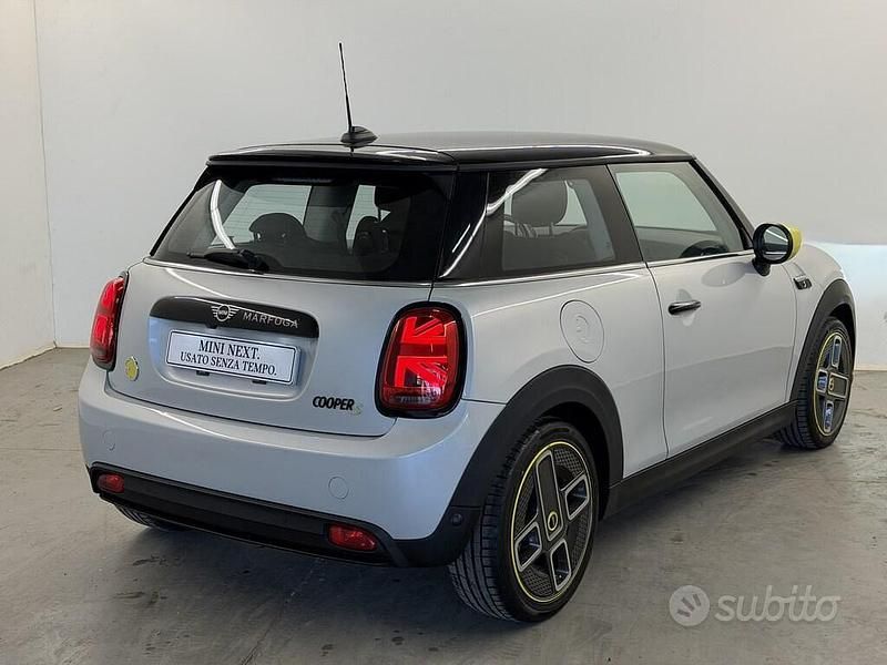 Usata Mini Cooper SE Classic 160 kW (218 CV) 2021 White silver metallizzato Utilitaria