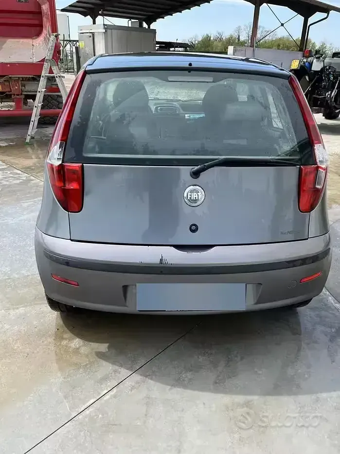 Usata Fiat Punto 95 CV (69 kW) 2004 Grigio Utilitaria