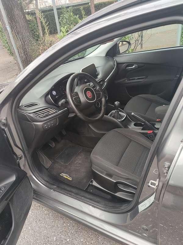 Usata Fiat Tipo Easy 120 CV (88 kW) 2018 Argento Station wagon