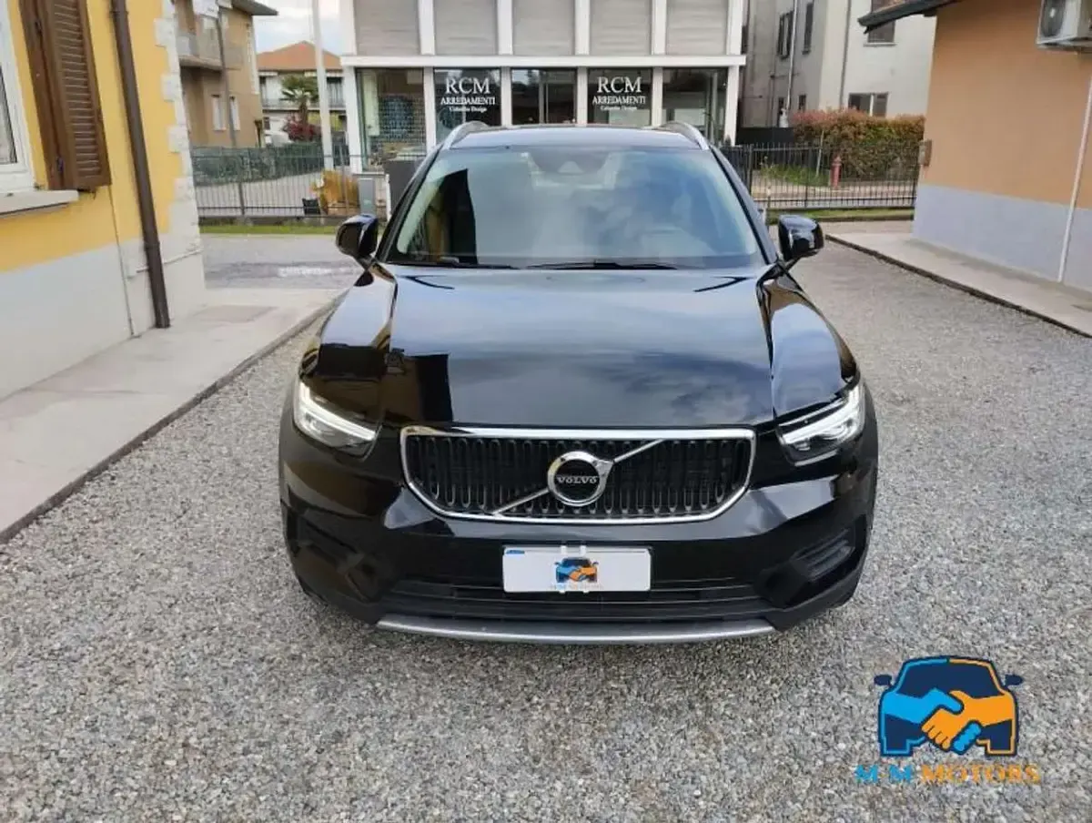 Usata Volvo XC40 Momentum 129 CV (94 kW) 2021 Nero SUV