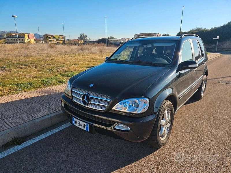 Nero Usata 2003 Mercedes ML270 SUV | 4000 € (Buon prezzo) - Immagine 1/4