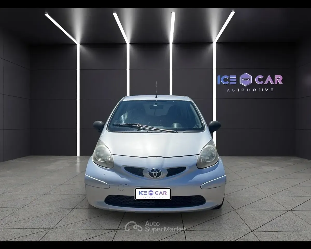Usata Toyota Aygo 68 CV (50 kW) 2006 Argento Utilitaria