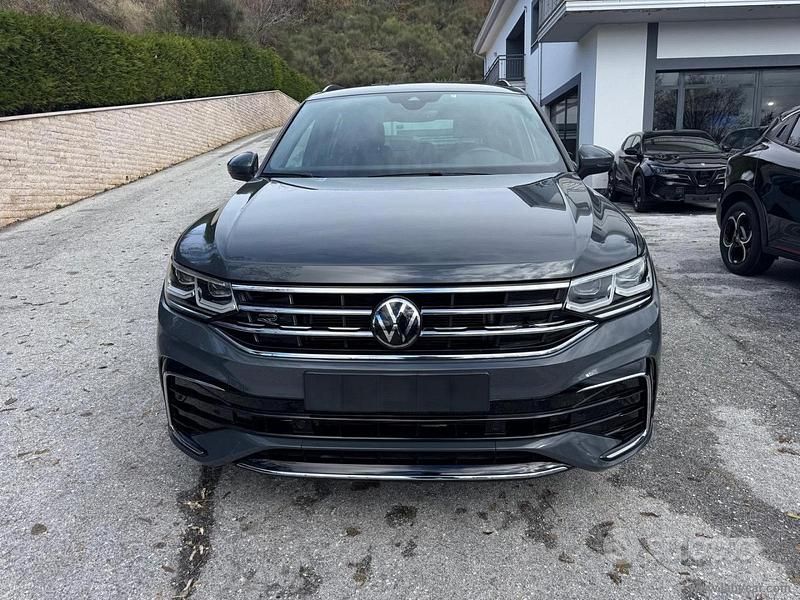 Usata VW Tiguan R-line 150 CV (110 kW) 2023 Grigio SUV