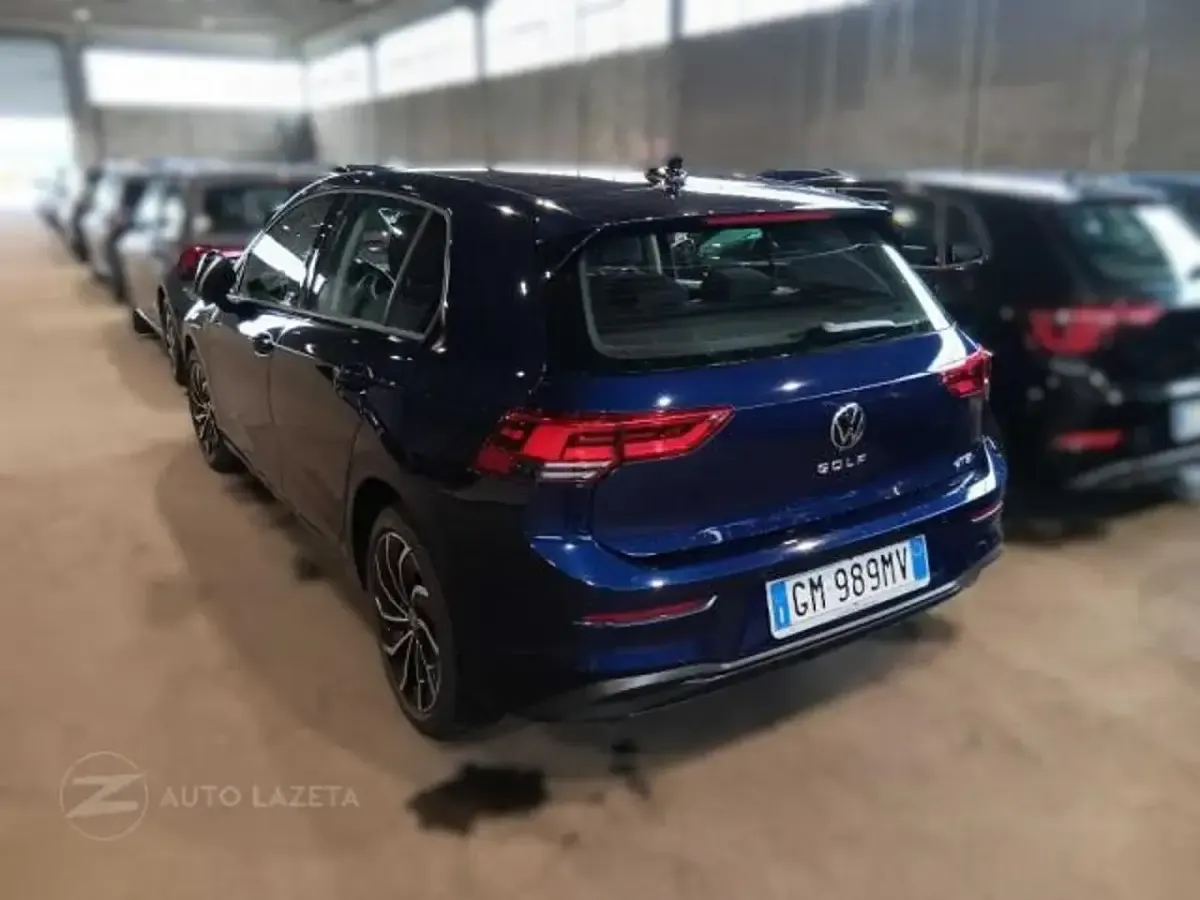 Usata VW Golf VIII Life 110 CV (80 kW) 2022 Grigio Berlina