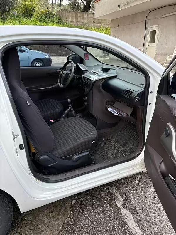 Usata Toyota iQ 98 CV (72 kW) 2010 Bianco Utilitaria