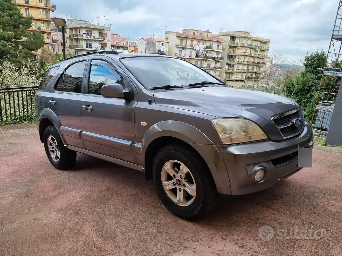 Usata Kia Sorento EX 140 CV (102 kW) 2004 Grigio SUV