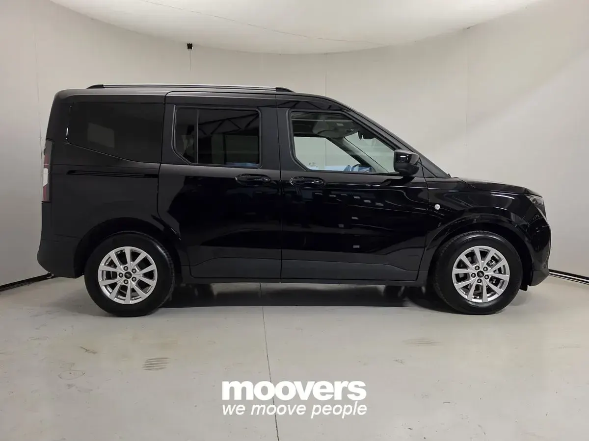 Usata Ford Tourneo Courier Titanium 125 CV (91 kW) 2025 Nera Monovolume